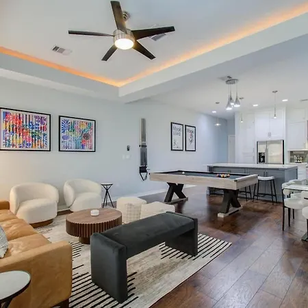 Upscale Home With Patio & Pool Table - Walk To Everything